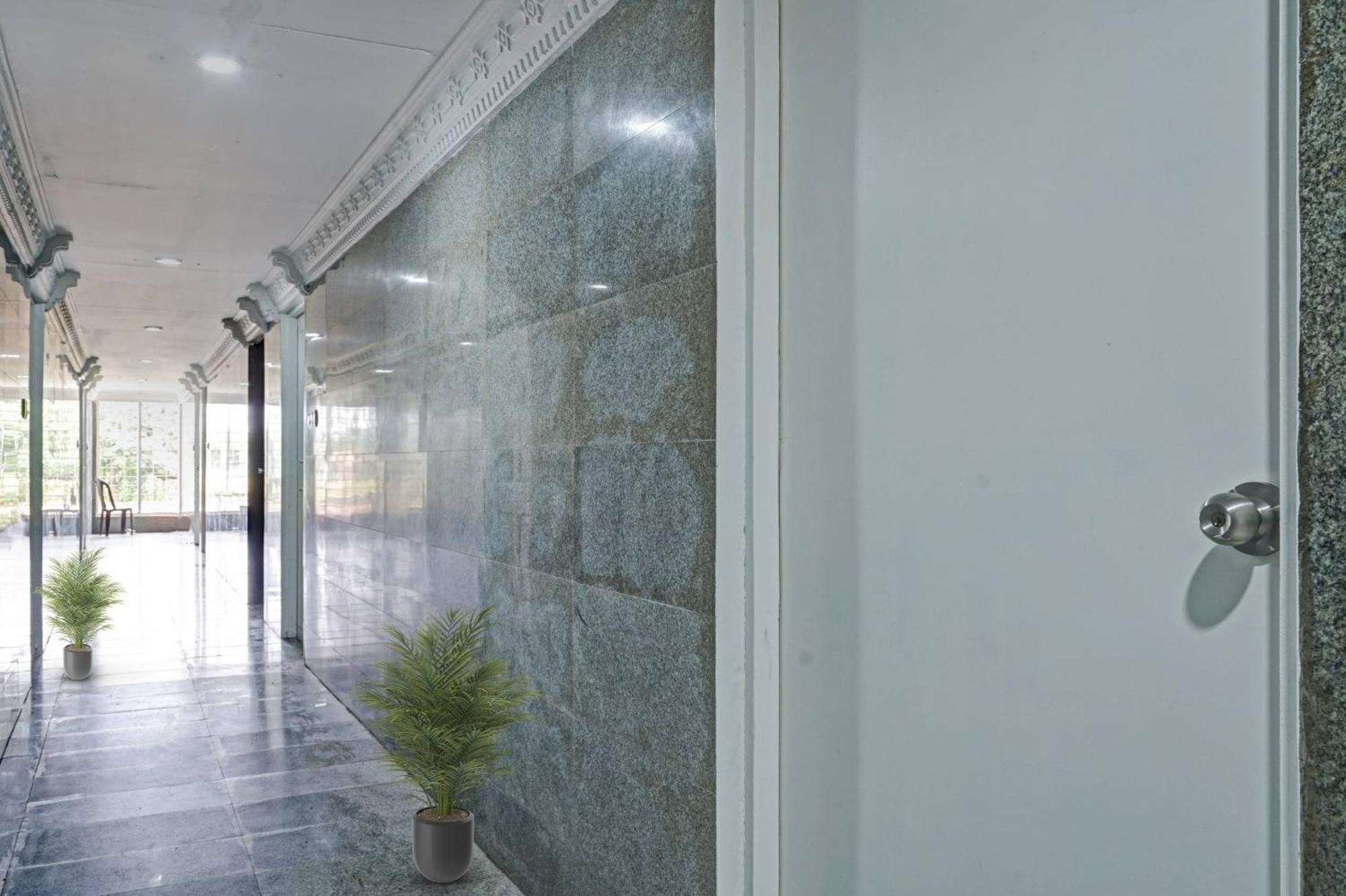 Hotel Capital O Rayan Plaza à Kochi Extérieur photo