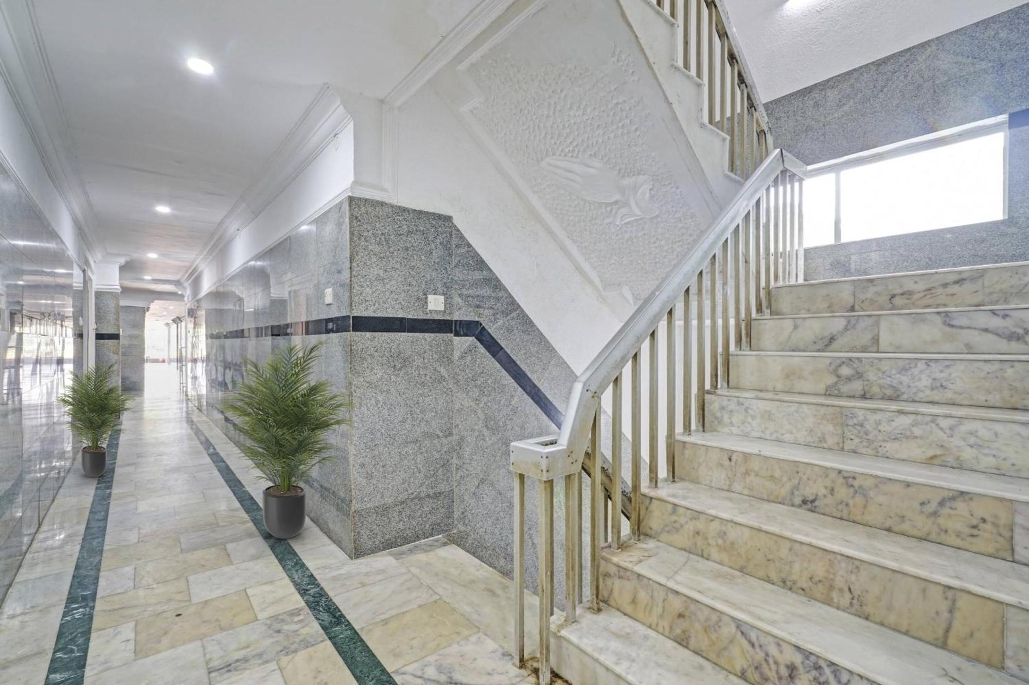 Hotel Capital O Rayan Plaza à Kochi Extérieur photo